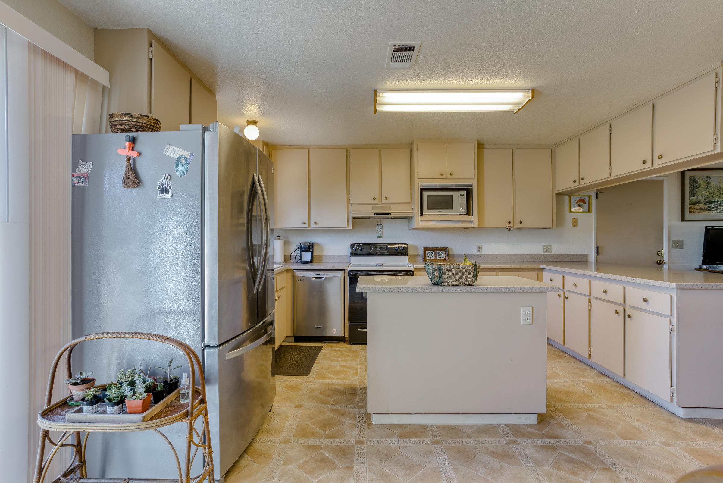 9057 Stillwater Road Redding, CA 96002 - Photo 15 of 34 Kitchen space