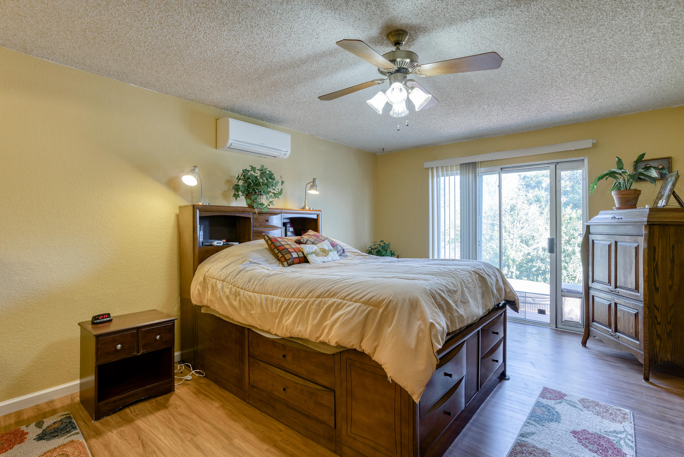 9057 Stillwater Road Redding, CA 96002 - Photo 22 of 34 Master Suite