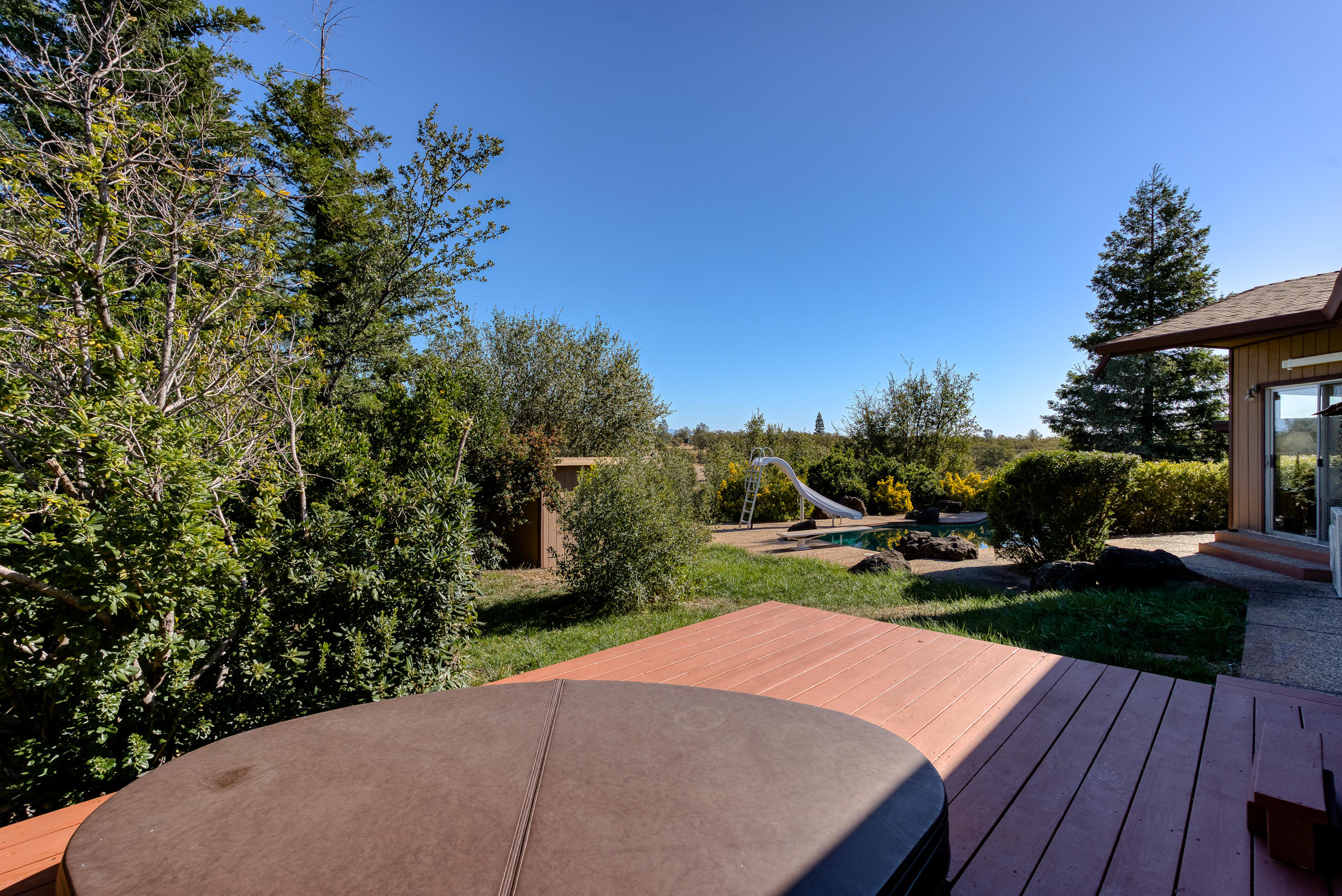 9057 Stillwater Road Redding, CA 96002 - Photo 28 of 34 backyard views