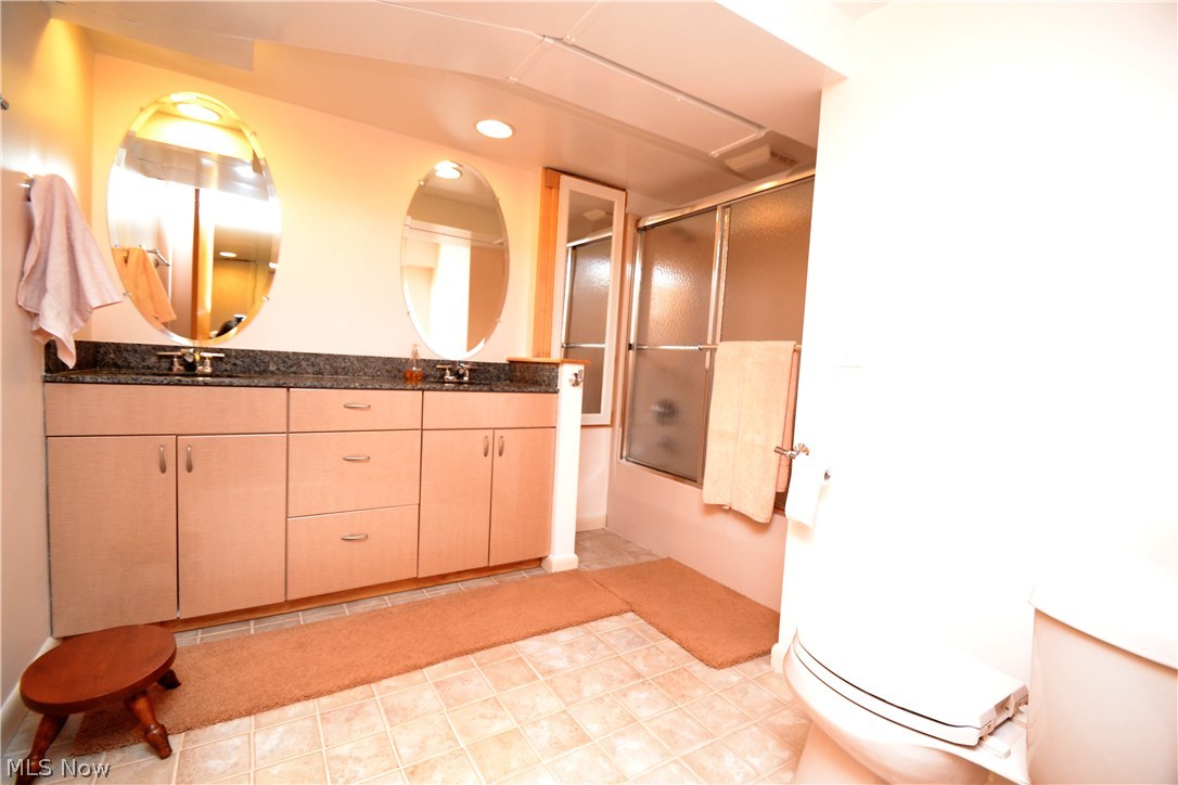 2737 Glenmont Road Northwest Canton, OH 44708 - Photo 26 of 33 Lower level full bath with granite countertop