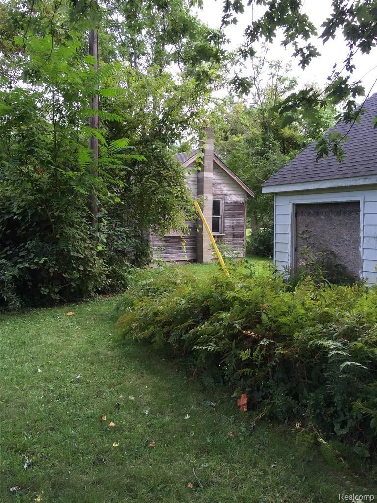 19923 Karr Road Belleville, MI 48111 - Photo 35 of 45 459.JPG