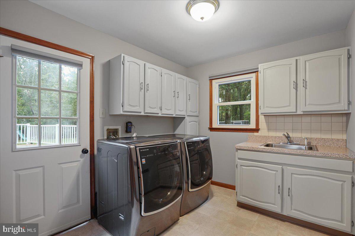 34 Foxchase Road Tabernacle, NJ 08088 - Photo 17 of 46 Laundry/Mudroom