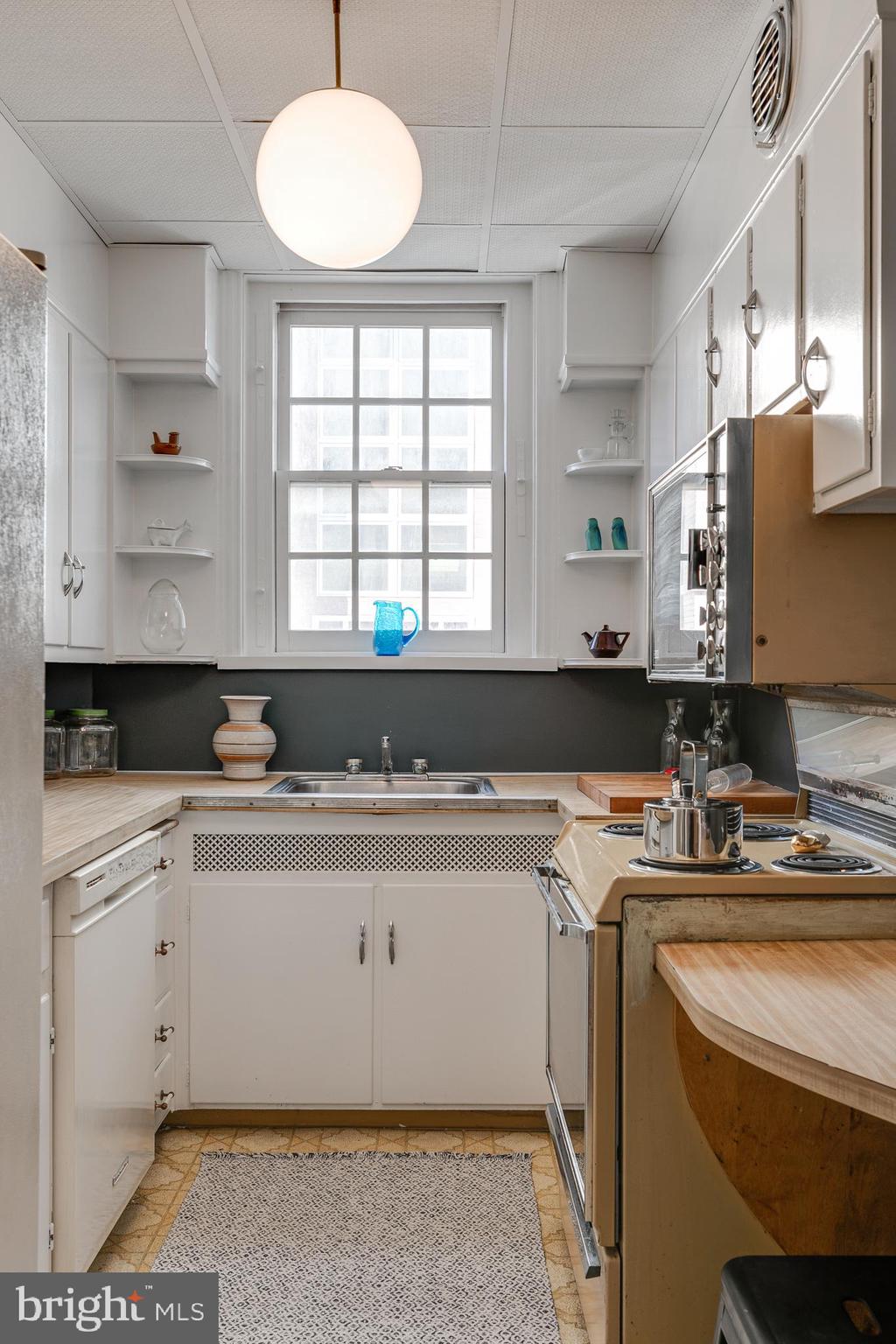 2139 St James Place Philadelphia, PA 19103 - Photo 18 of 50