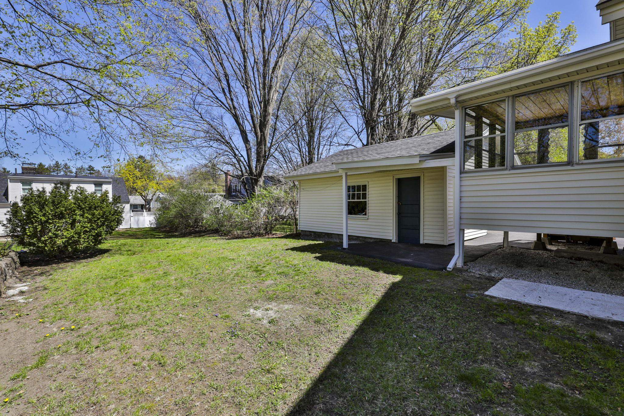316 Blodget Street Manchester, NH 03104 - Photo 5 of 34