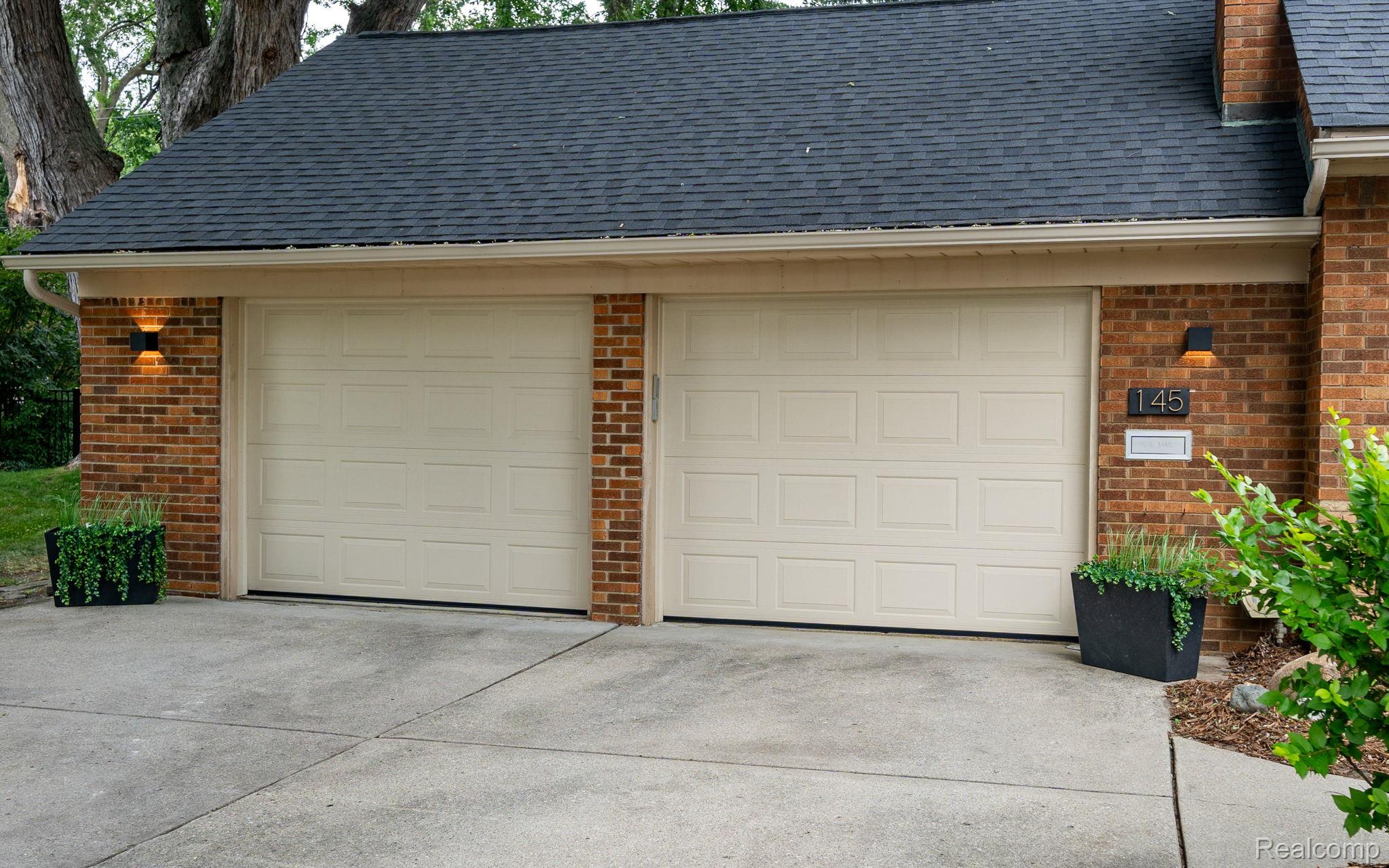 145 Maywood Avenue Rochester, MI 48307 - Photo 2 of 7 2 car attached garage