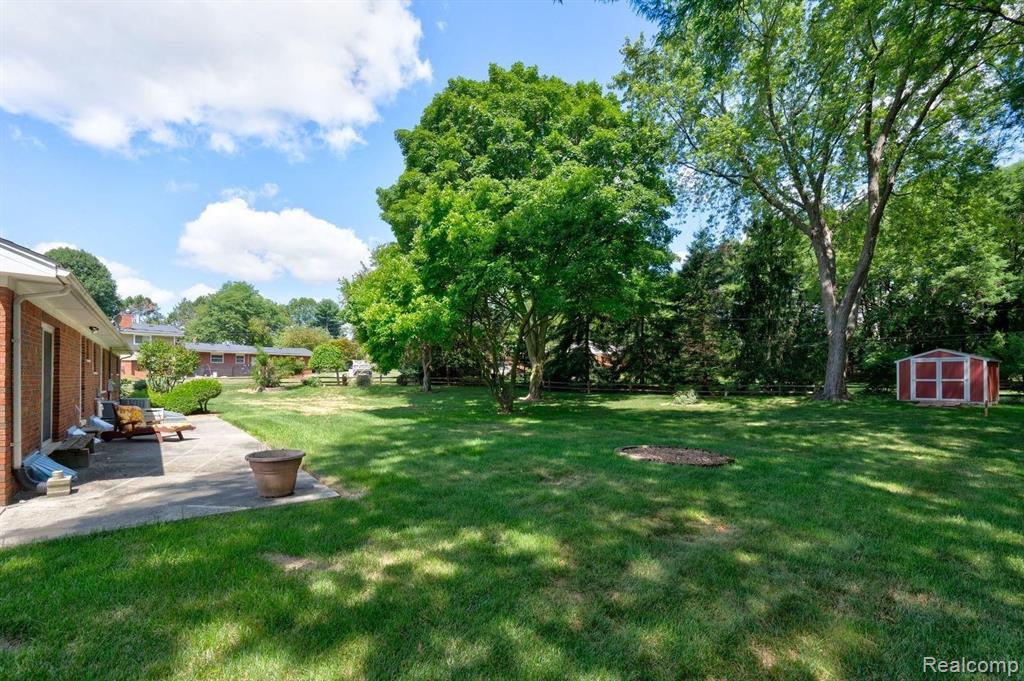 2240 Munster Road Rochester Hills, MI 48309 - Photo 4 of 25