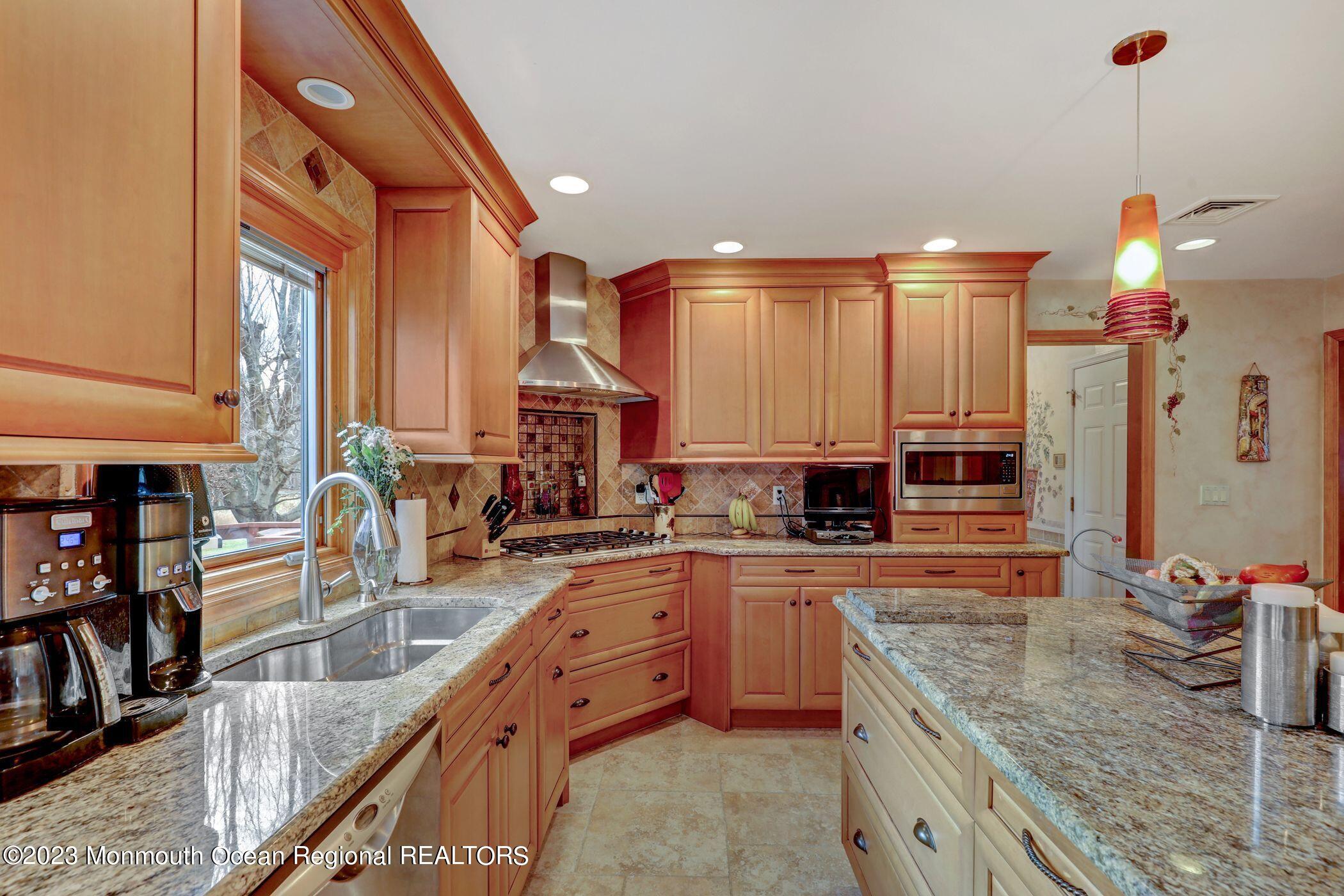 14 Nancy Road Marlboro, NJ 07746 - Photo 11 of 43 14 nancy kitchen #4