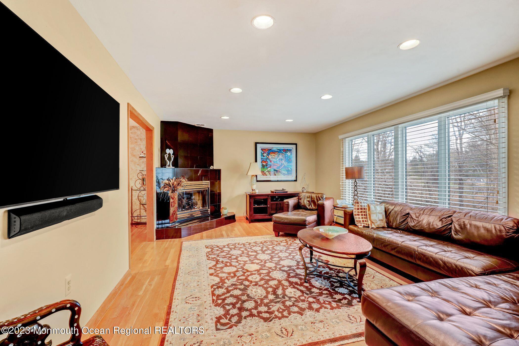14 Nancy Road Marlboro, NJ 07746 - Photo 16 of 43 14 nancy family room
