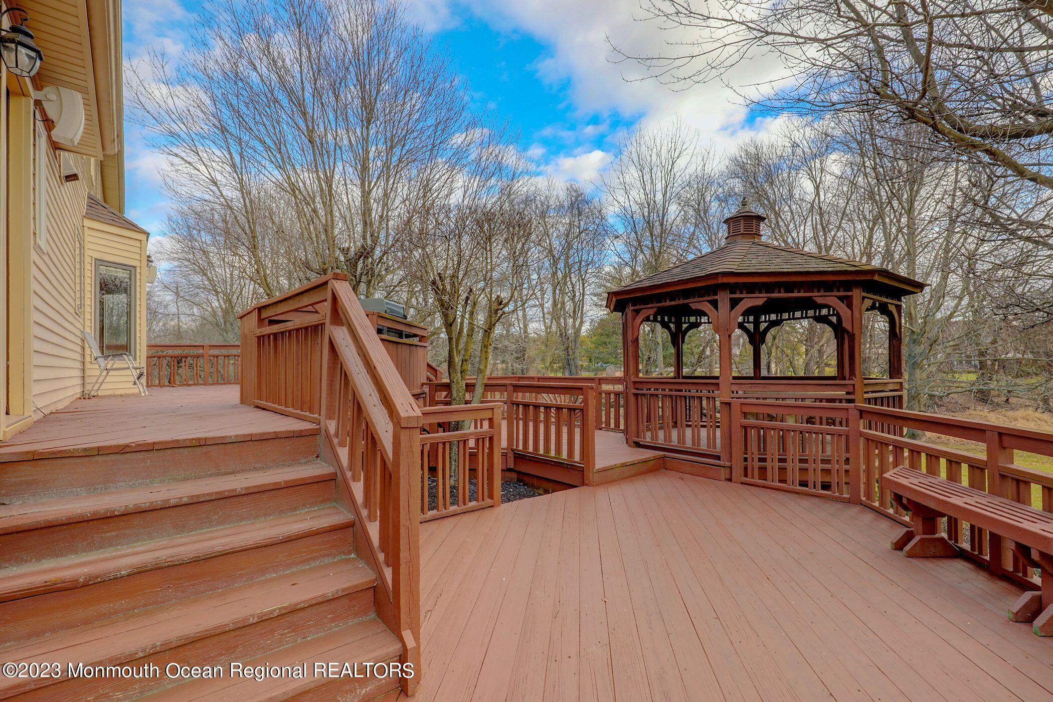 14 Nancy Road Marlboro, NJ 07746 - Photo 36 of 43 14 nancy 3 level deck