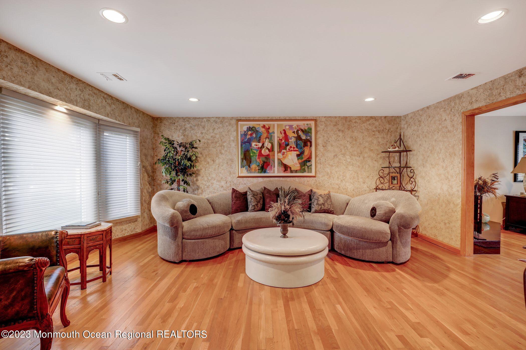 14 Nancy Road Marlboro, NJ 07746 - Photo 8 of 43 14 nancy living room