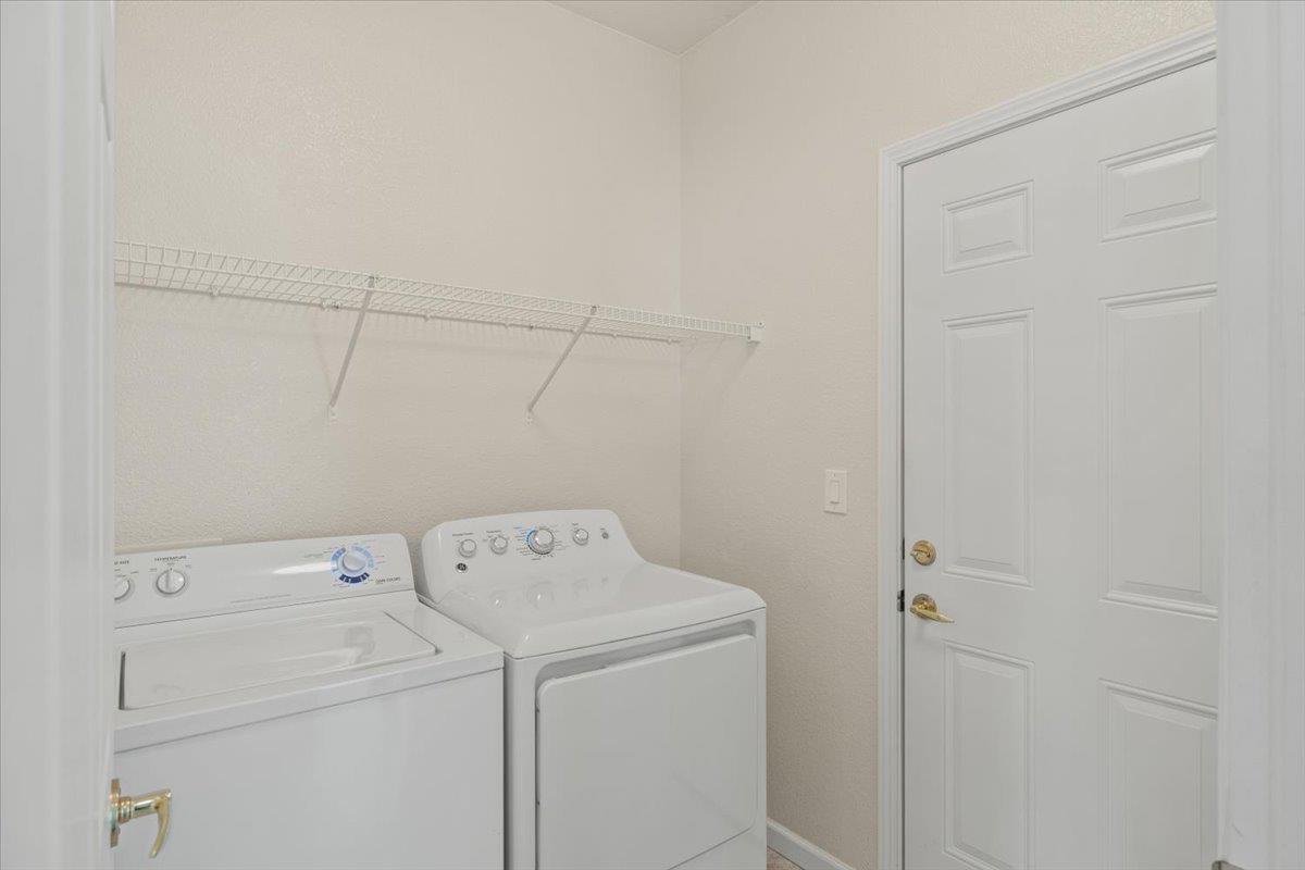 596 Geary Lane Lincoln, CA 95648 - Photo 22 of 27 a utility room with dryer and washer