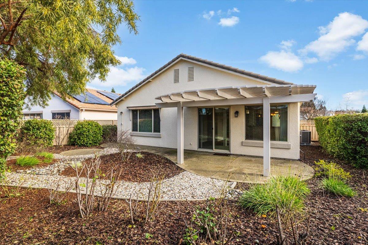 596 Geary Lane Lincoln, CA 95648 - Photo 25 of 27 a view of a house with a yard