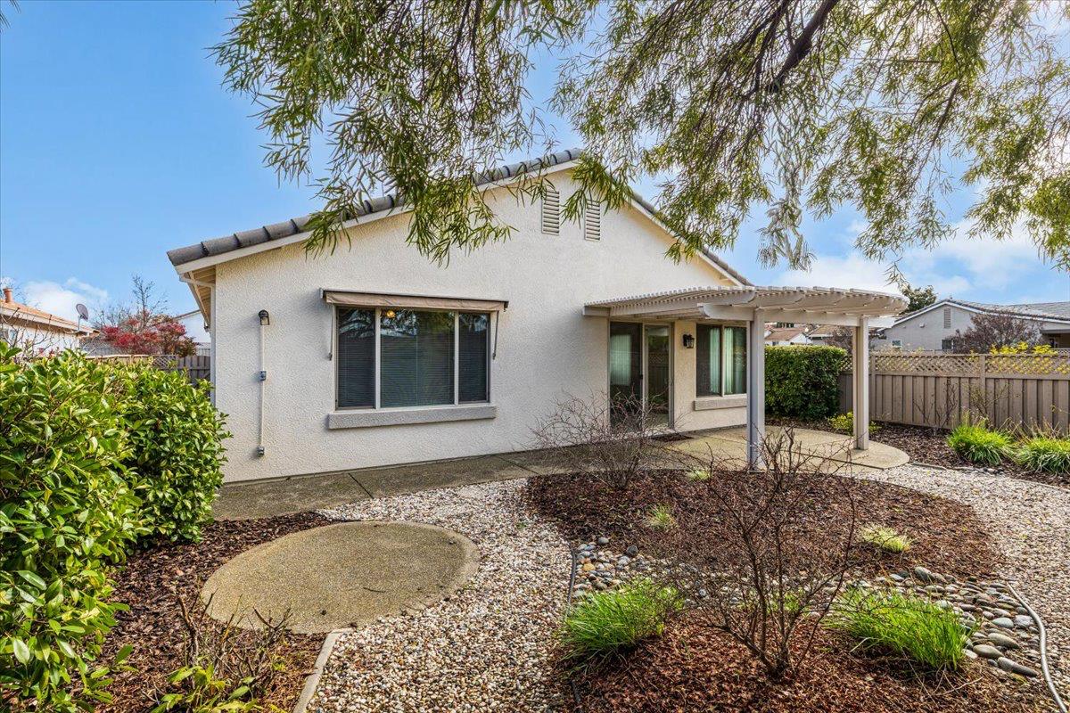596 Geary Lane Lincoln, CA 95648 - Photo 27 of 27 a front view of a house with garden