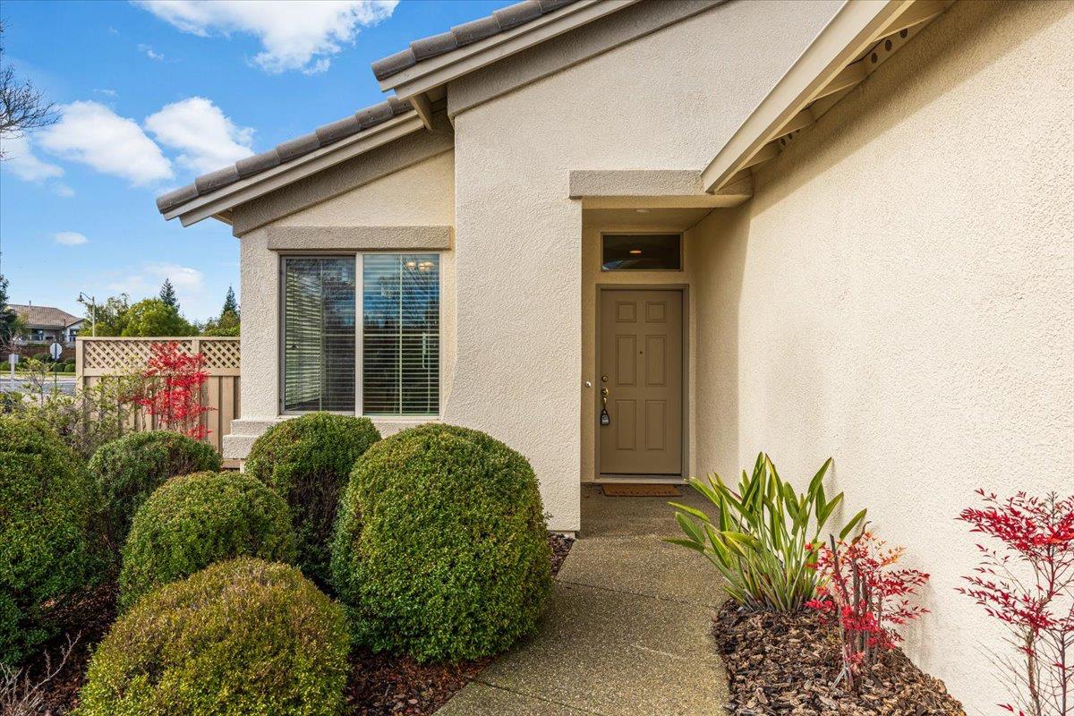 596 Geary Lane Lincoln, CA 95648 - Photo 4 of 27 a house with a flower garden