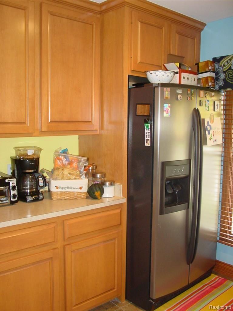 360 Huntington Court Rochester, MI 48307 - Photo 3 of 9 Kitchen 2.jpg