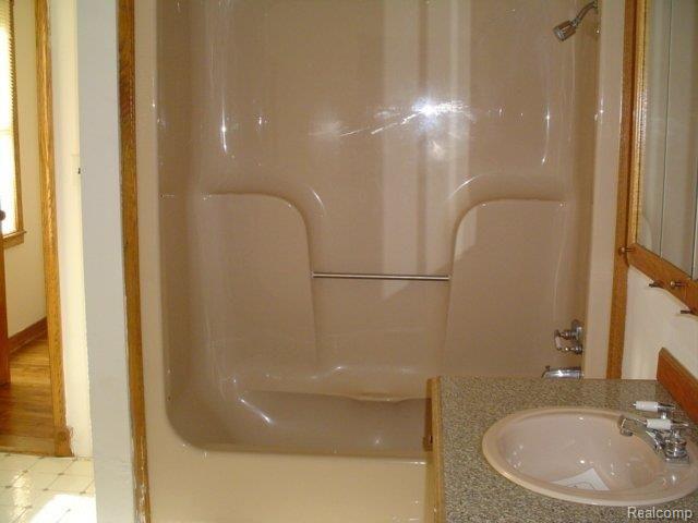 406 East Square Lake Road Troy, MI 48085 - Photo 18 of 21 Bathroom