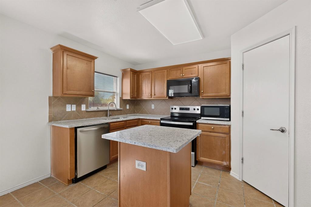 1607 Harborview Road Glenn Heights, TX 75154 - Photo 13 of 38 Gallery Image 13