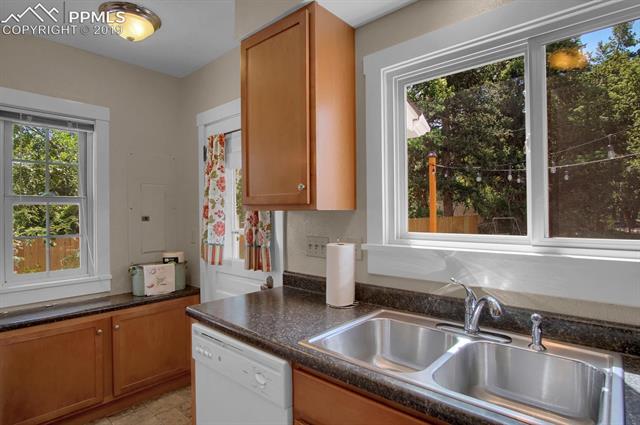 1007 West Cheyenne Road Colorado Springs, CO 80906 - Photo 12 of 34