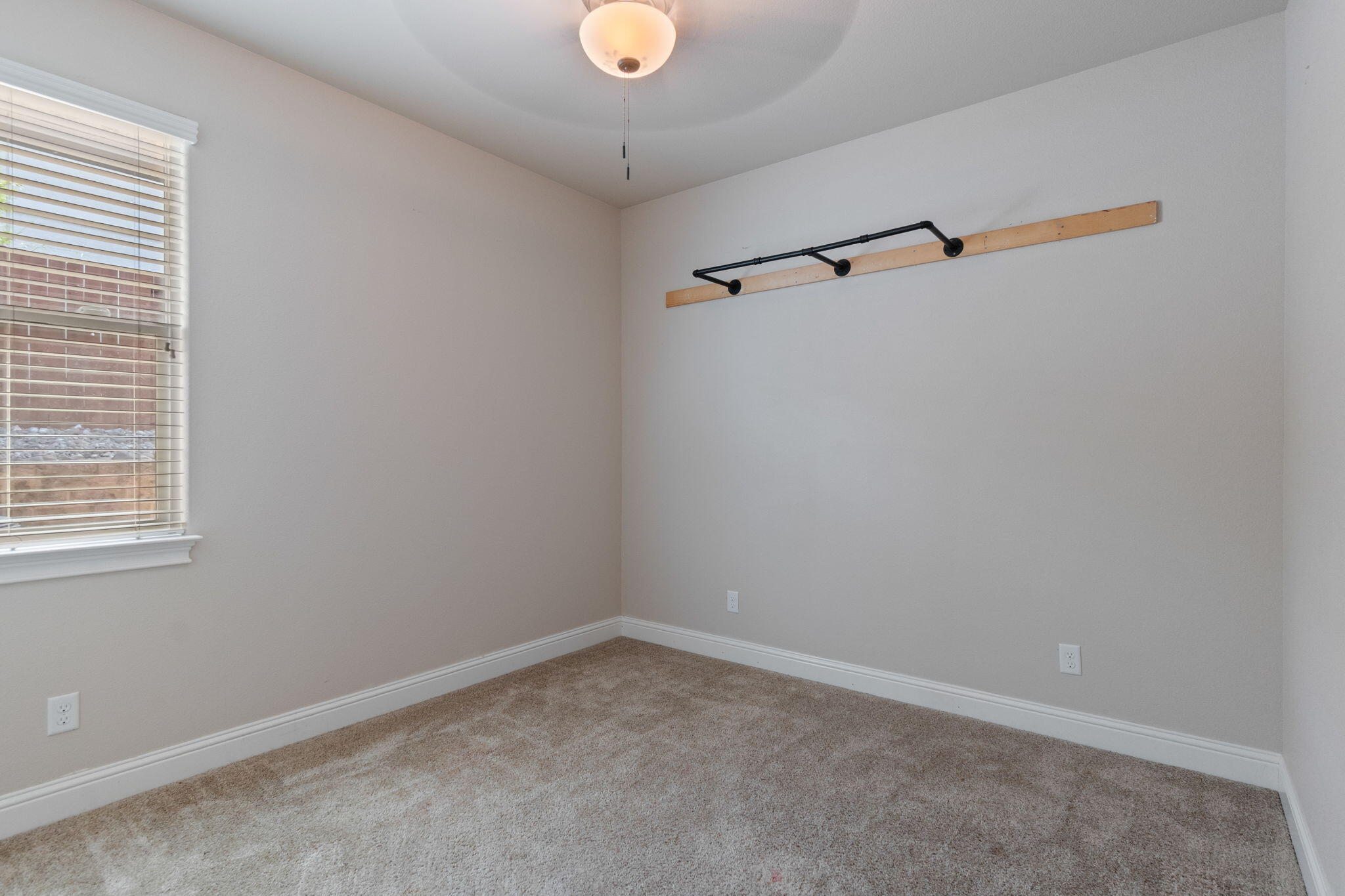 372 Stinson Loop Redding, CA 96003 - Photo 25 of 79 Bedroom #2