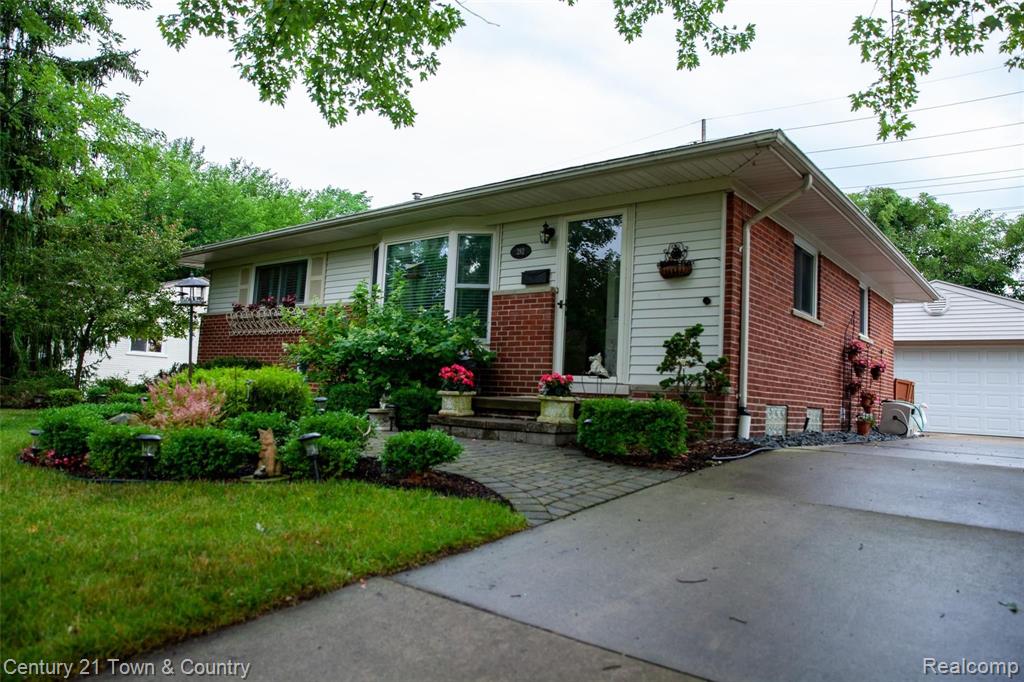 292 Thalia Avenue Rochester Hills, MI 48307 - Photo 5 of 36