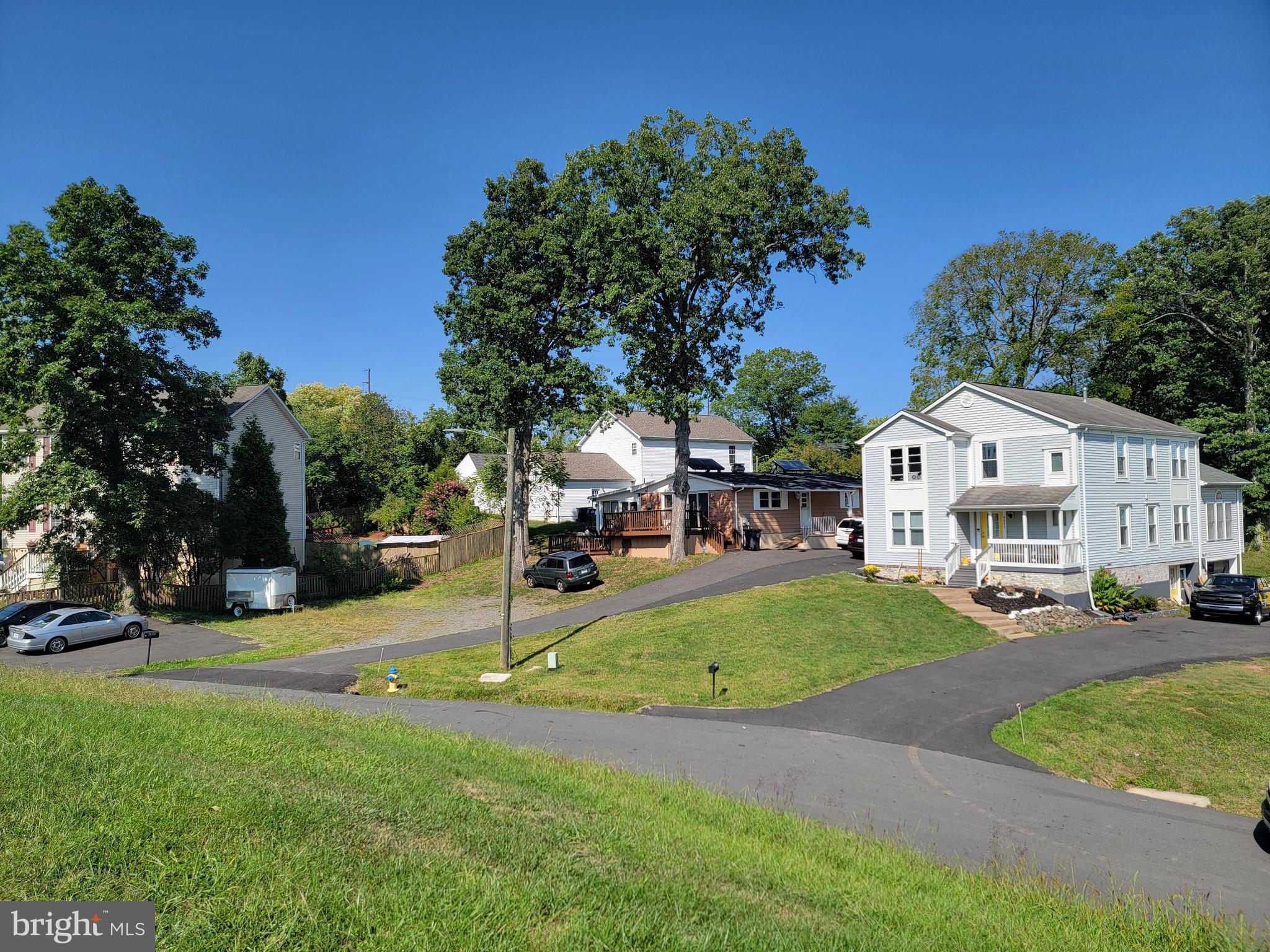 9657 Old Wellington Road Manassas, VA 20110 - Photo 2 of 8 a view of a house with backyard and trees