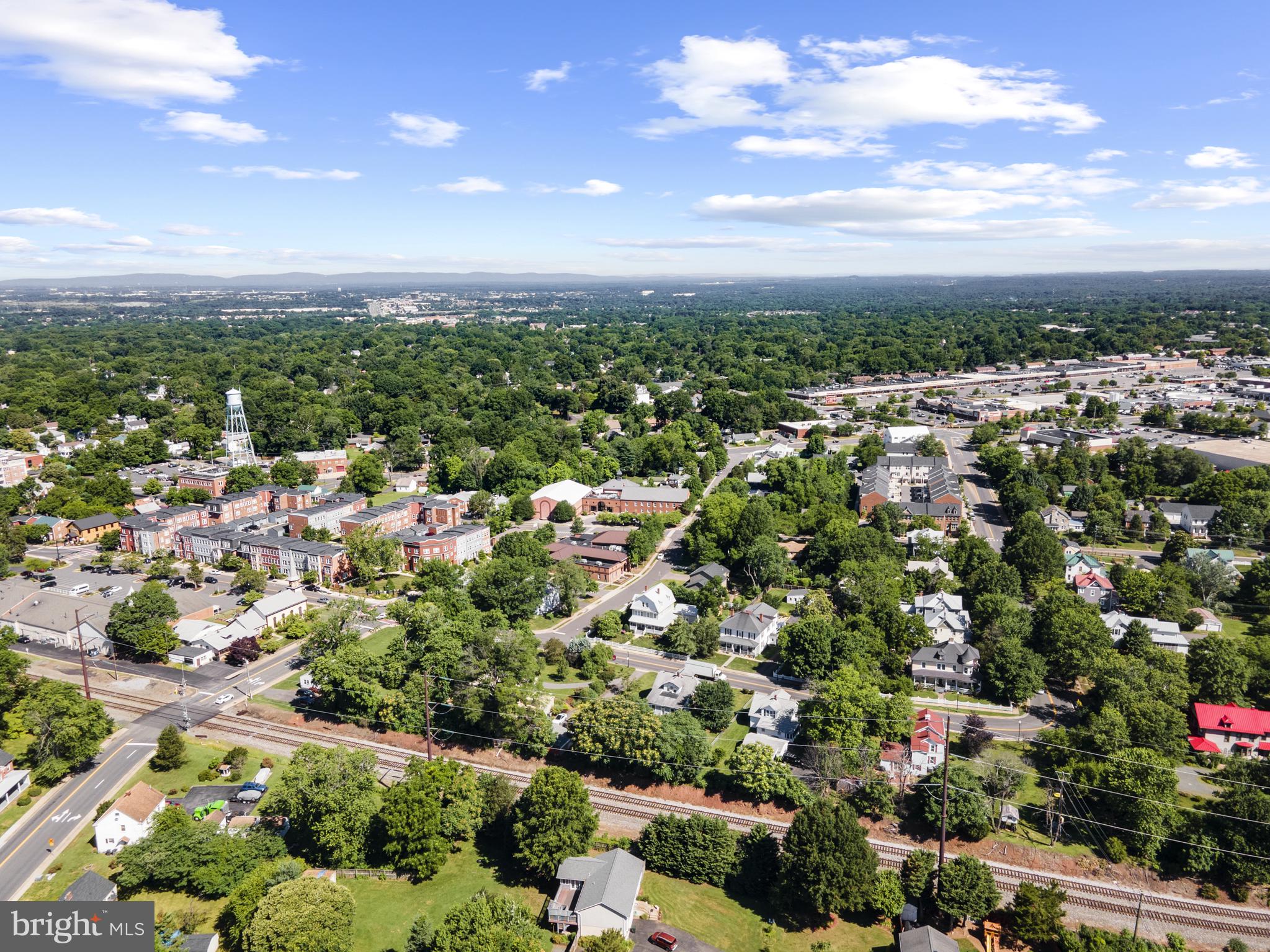 9657 Old Wellington Road Manassas, VA 20110 - Photo 7 of 8 Vibrant community nestled in greenery.