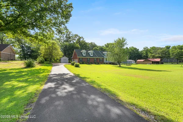 $399,900 | 127 West Sweetwater Road, Byhalia, MS 38611