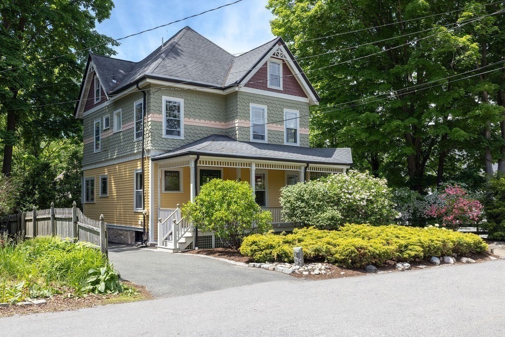 9 Spring Hill Road Boston, MA 02136 - Photo 4 of 32