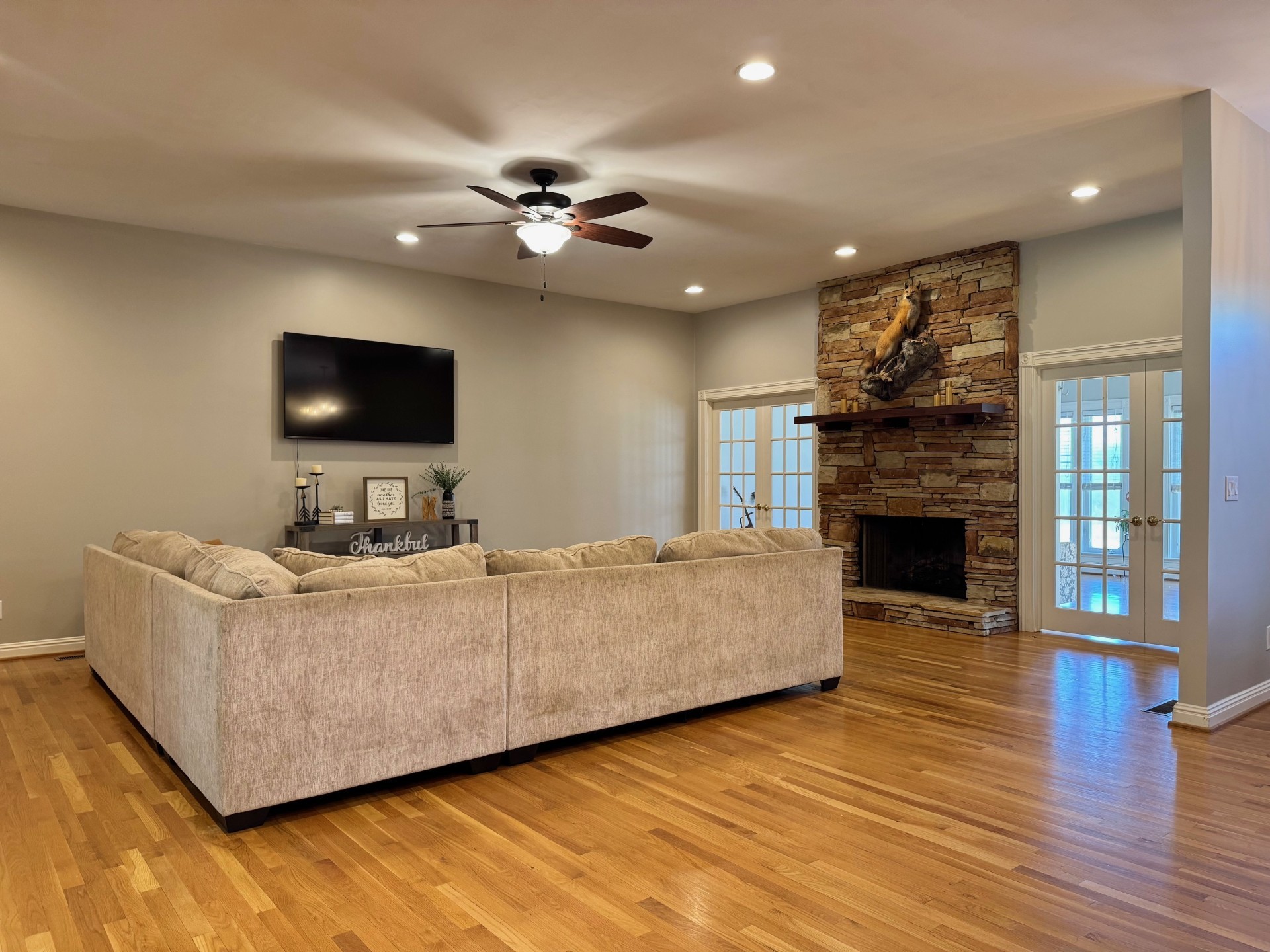 399 Edgar Meeks Road Burns, TN 37029 - Photo 13 of 28 a living room with furniture and a flat screen tv