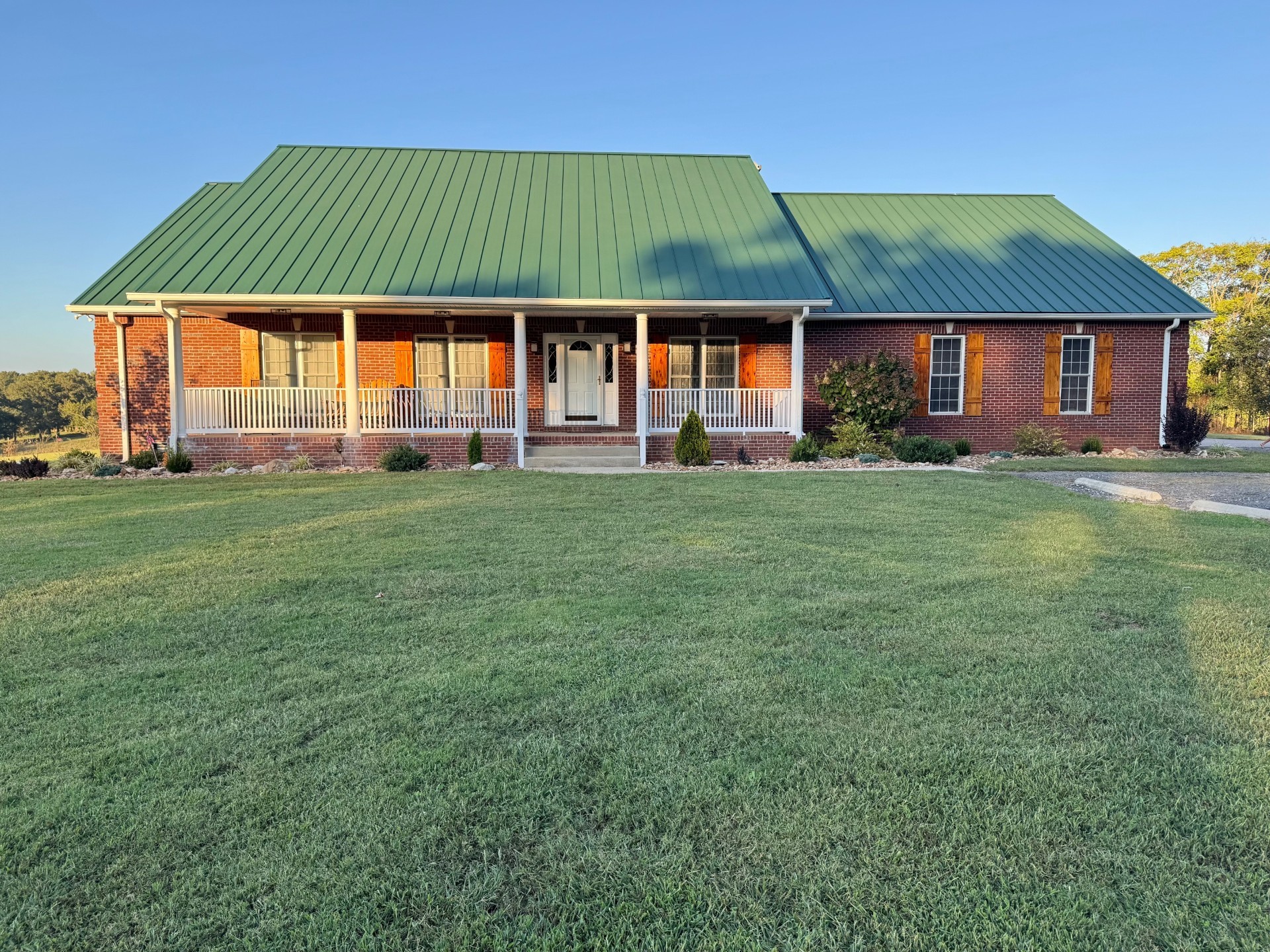 399 Edgar Meeks Road Burns, TN 37029 - Photo 2 of 28 a front view of a house with a garden