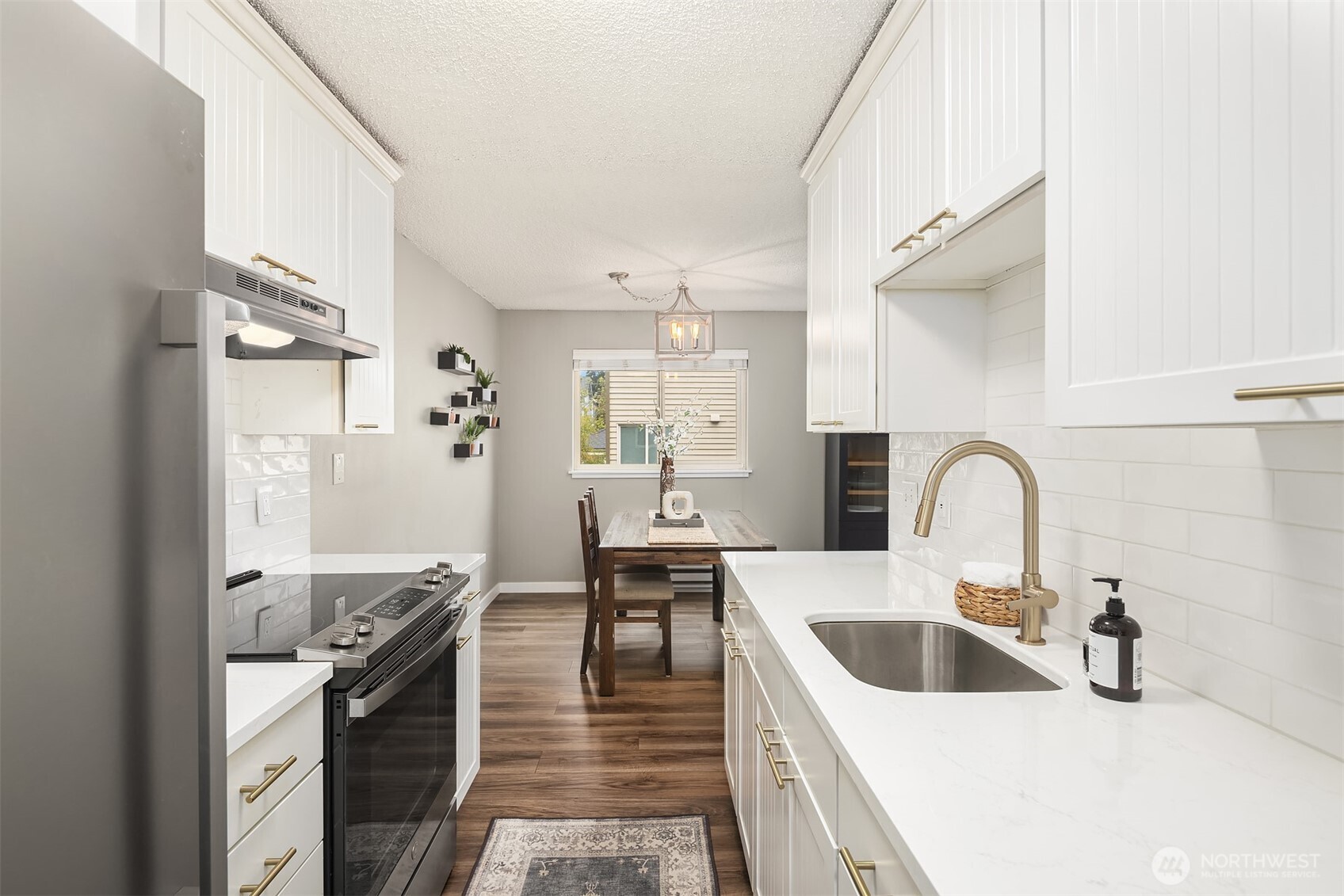 5501 11th Avenue Northwest, Unit 204 Seattle, WA 98107 - Photo 2 of 21