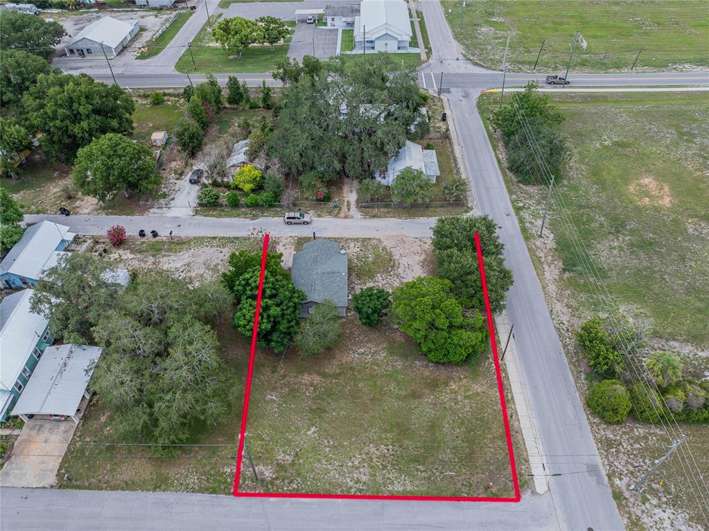 5 North Street Frostproof, FL 33843 - Photo 2 of 22 a view of a garden with a lake