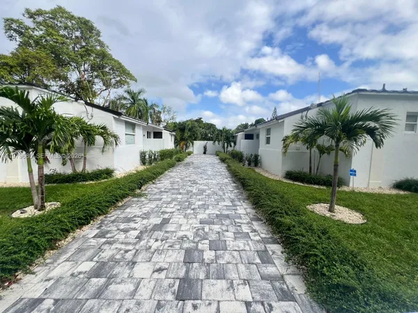 $2,200 | 2315 Taylor Street, Unit 3, Hollywood, FL 33020