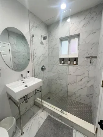 $2,200 | 2315 Taylor Street, Unit 3, Hollywood, FL 33020