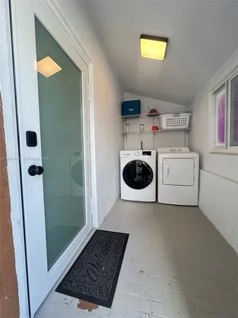 $2,200 | 2315 Taylor Street, Unit 3, Hollywood, FL 33020