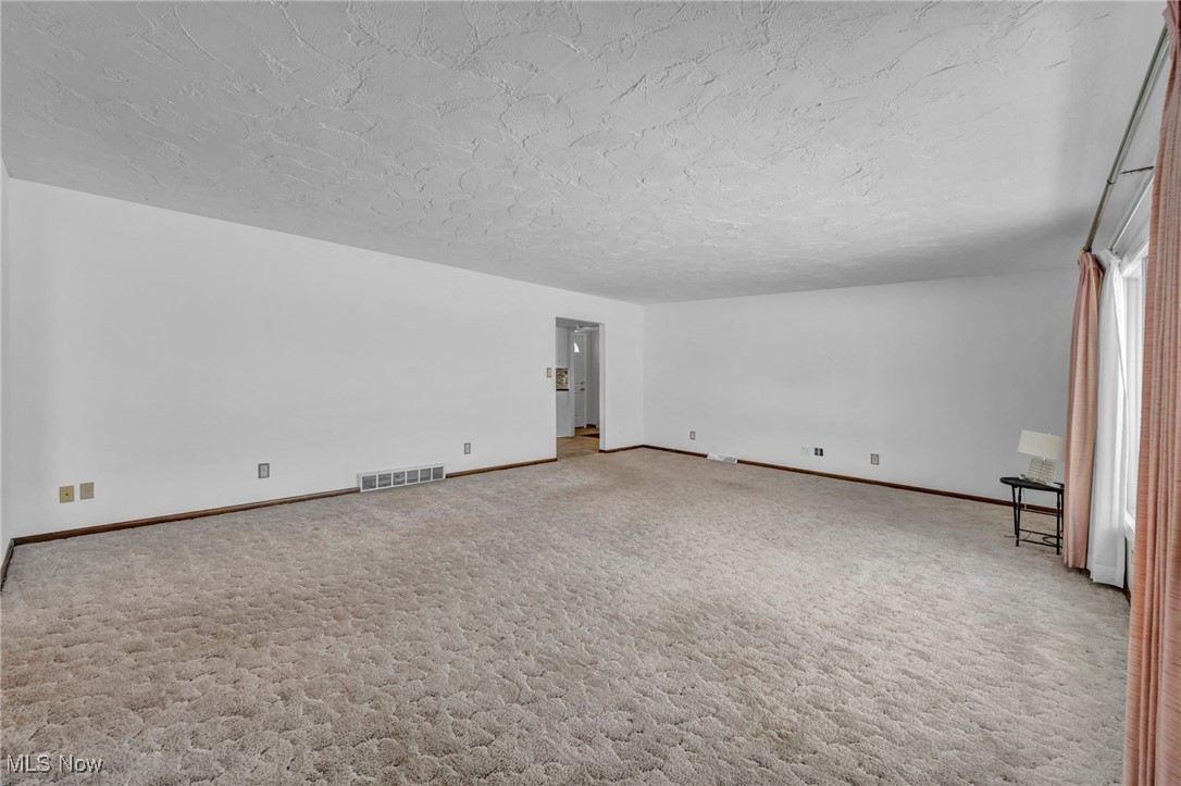 36350 Bainbridge Road Solon, OH 44139 - Photo 5 of 38 Gallery Image 5