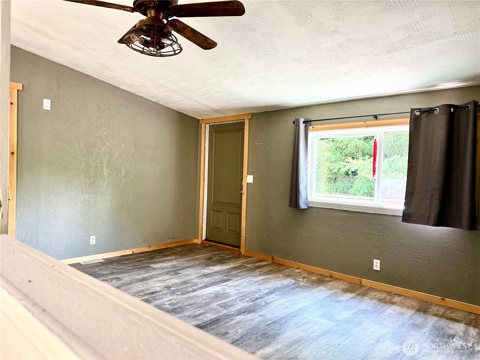 28 North Jacobson Road Cathlamet, WA 98612 - Photo 5 of 37 Gallery Image 5