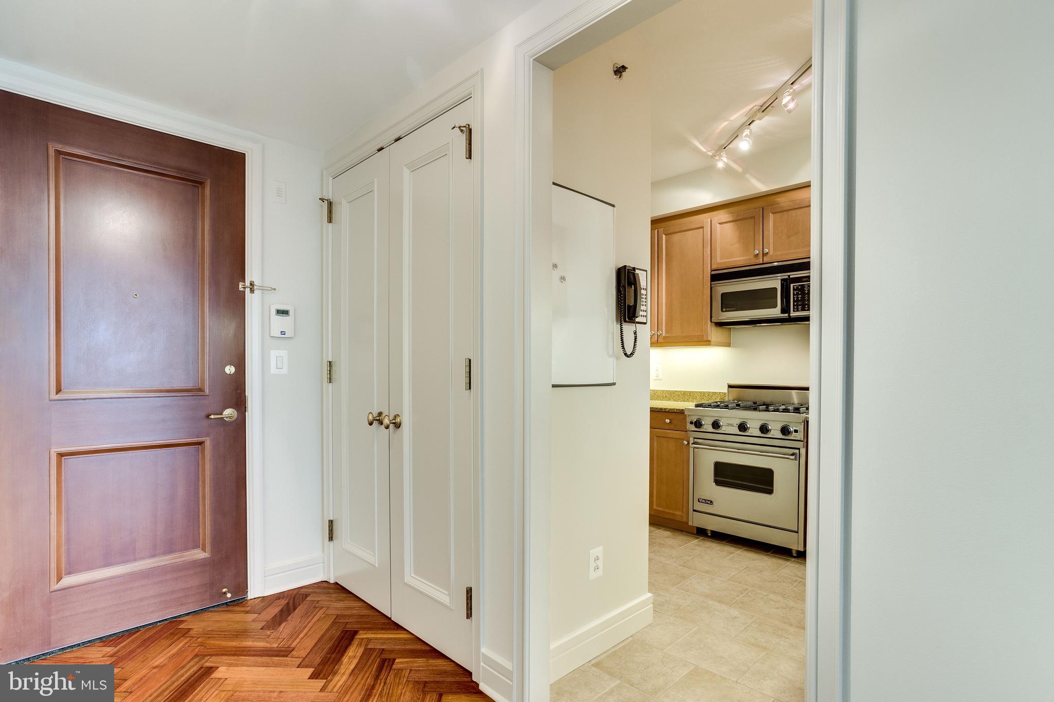 1111 23rd Street Northwest, Unit 4G Washington, DC 20037 - Photo 5 of 19 ENTRY FOYER