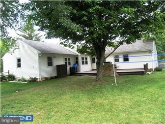1069 Eagle Road Newtown, PA 18940 - Photo 11 of 12 Exterior Back