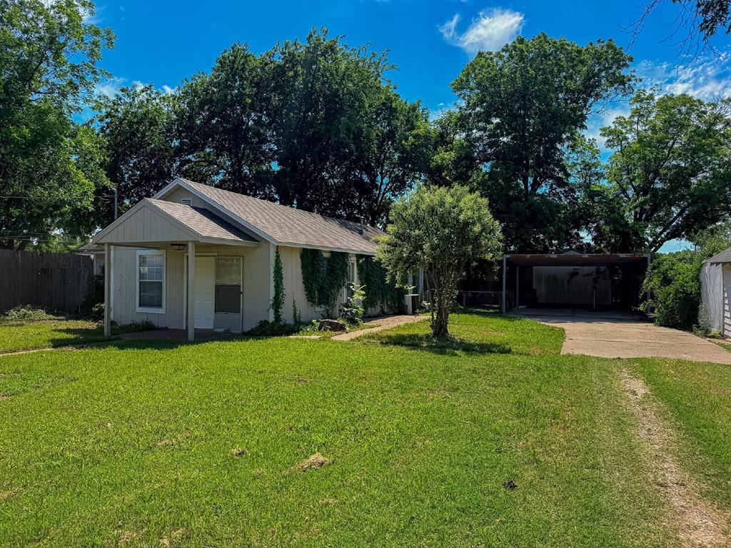 1705 North Robinson Street Cleburne, TX 76031 - Photo 2 of 16