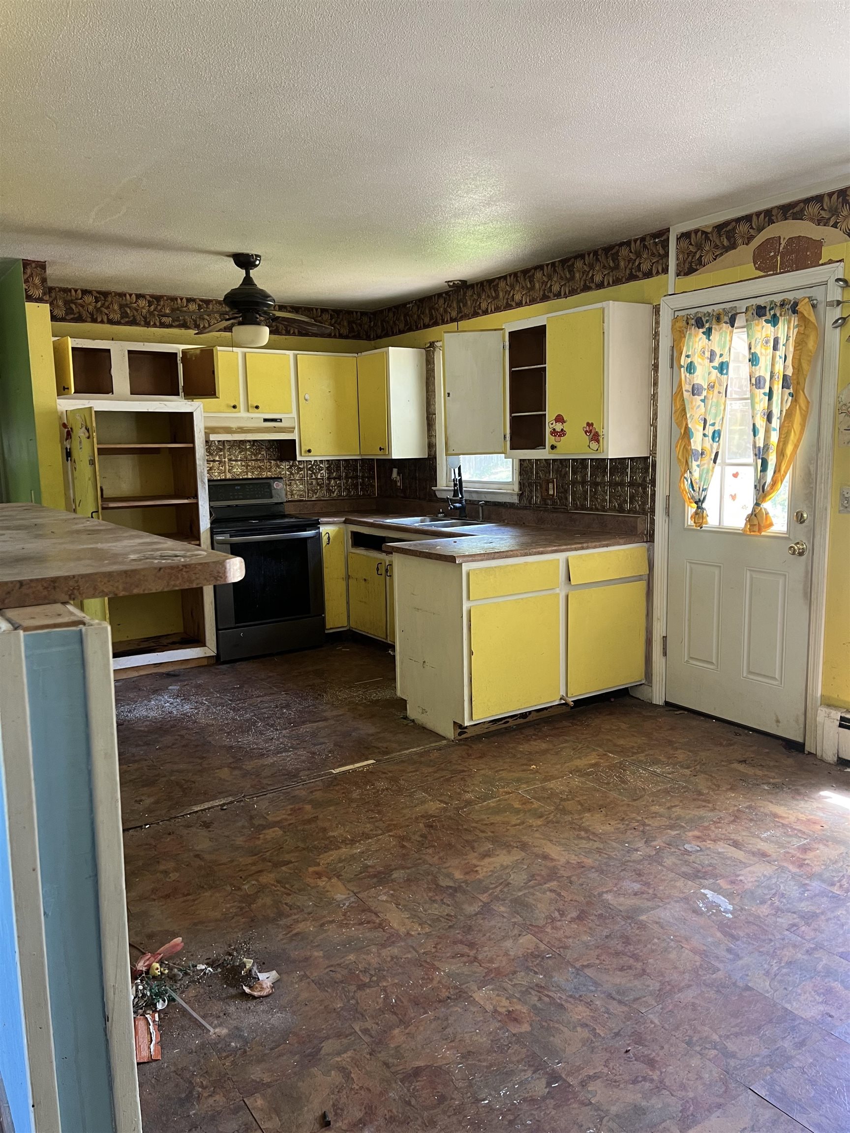 85 Weston Road Manchester, NH 03103 - Photo 17 of 24