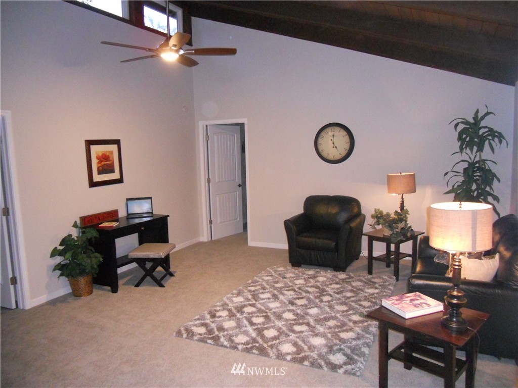 5118 Northeast 12th Street Renton, WA 98059 - Photo 11 of 24