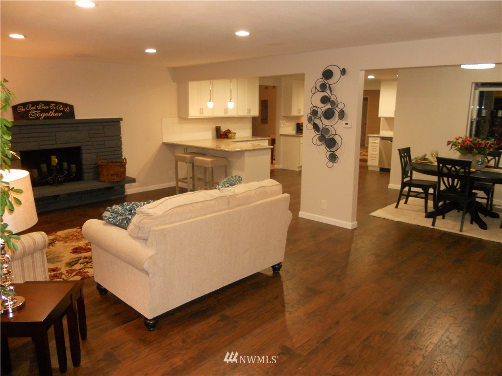 5118 Northeast 12th Street Renton, WA 98059 - Photo 3 of 24
