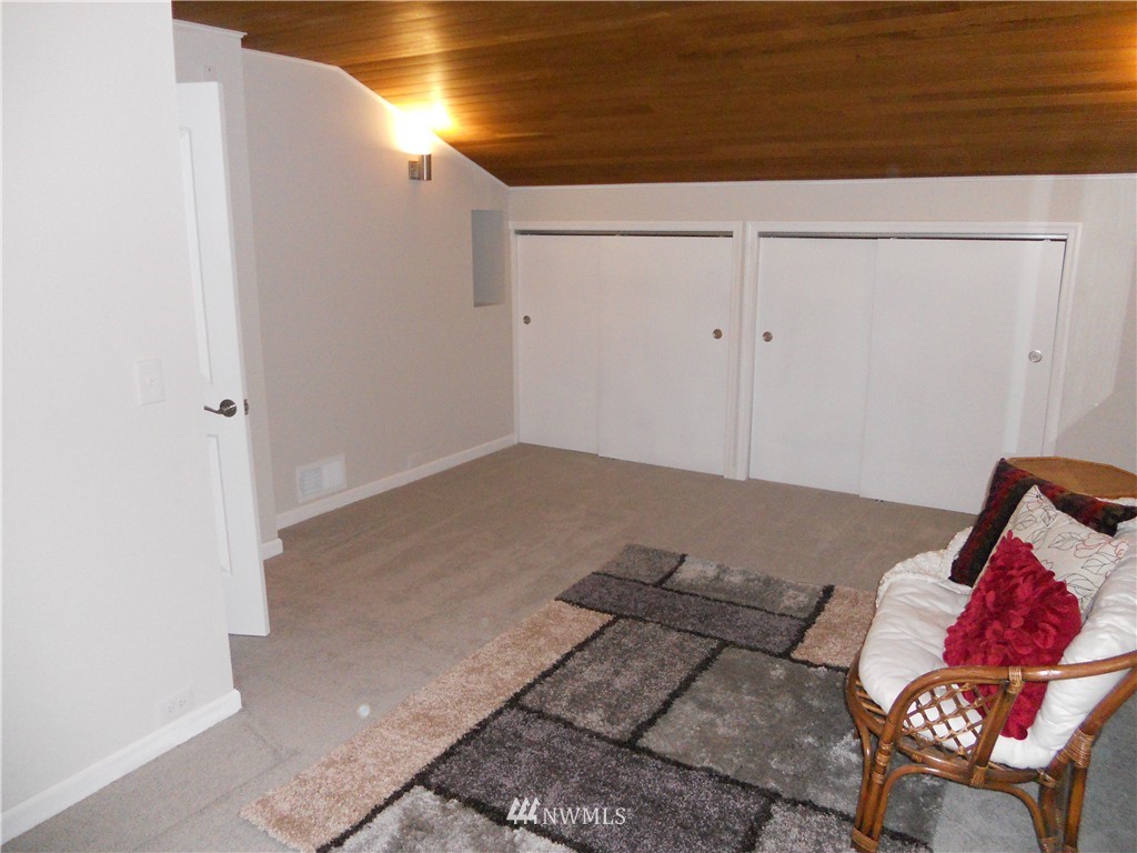 5118 Northeast 12th Street Renton, WA 98059 - Photo 21 of 24