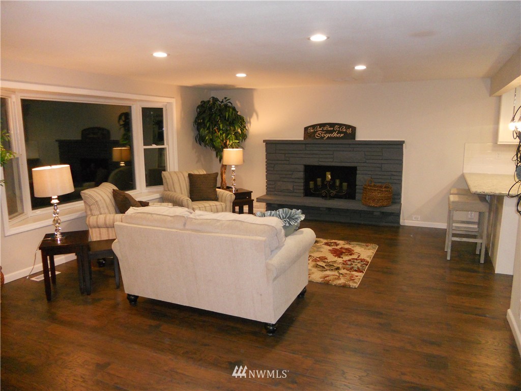 5118 Northeast 12th Street Renton, WA 98059 - Photo 4 of 24