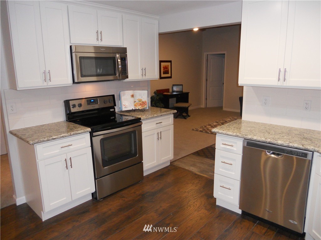 5118 Northeast 12th Street Renton, WA 98059 - Photo 7 of 24