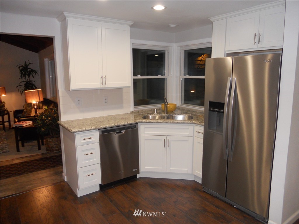 5118 Northeast 12th Street Renton, WA 98059 - Photo 8 of 24