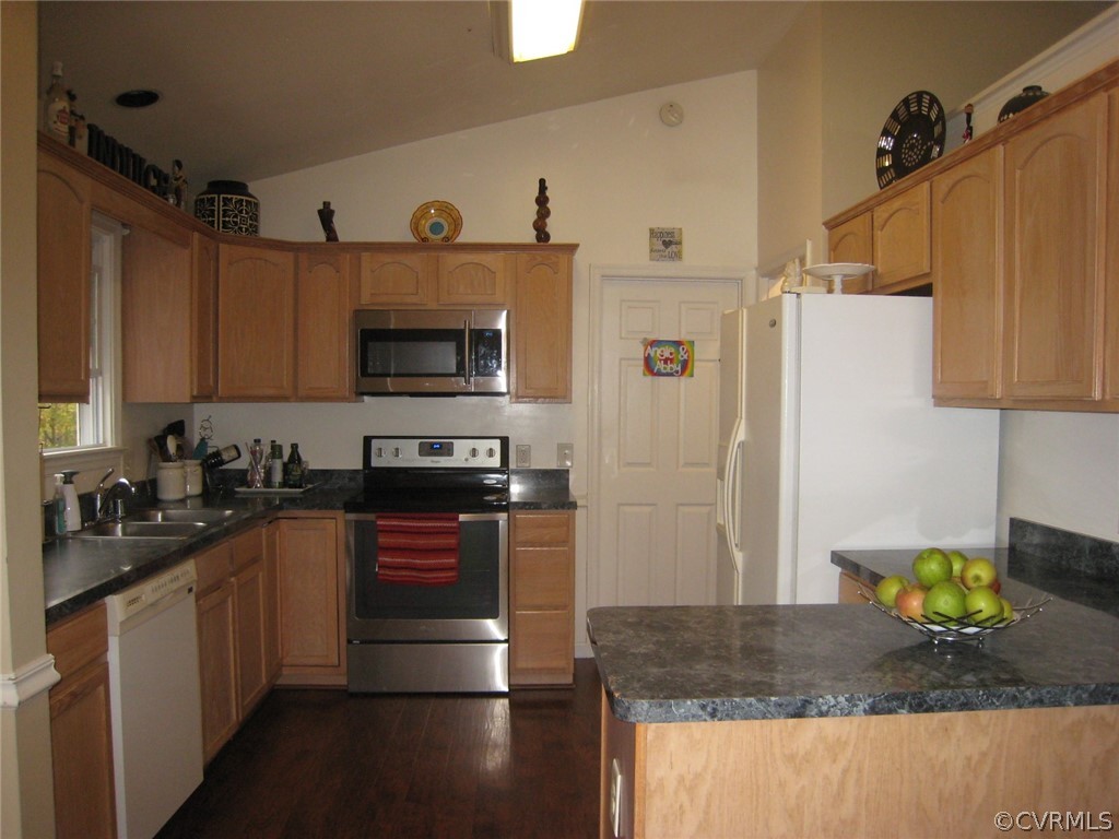19355 Monroeville Road Ruther Glen, VA 22546 - Photo 14 of 49 Recessed lites, Samsung stainless microwave, smoot