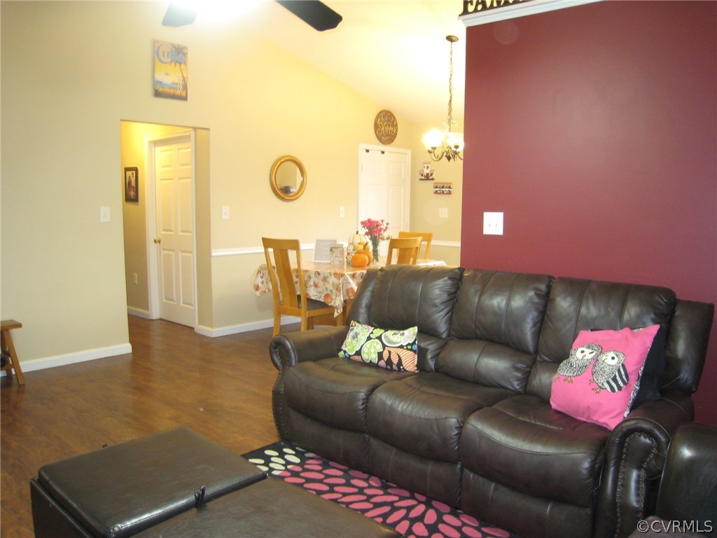 Cathedral ceilings, newer laminate flooring, ceili