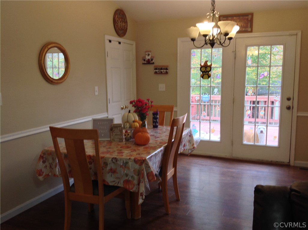 19355 Monroeville Road Ruther Glen, VA 22546 - Photo 8 of 49 Dining room, french doors to deck, newer laminate